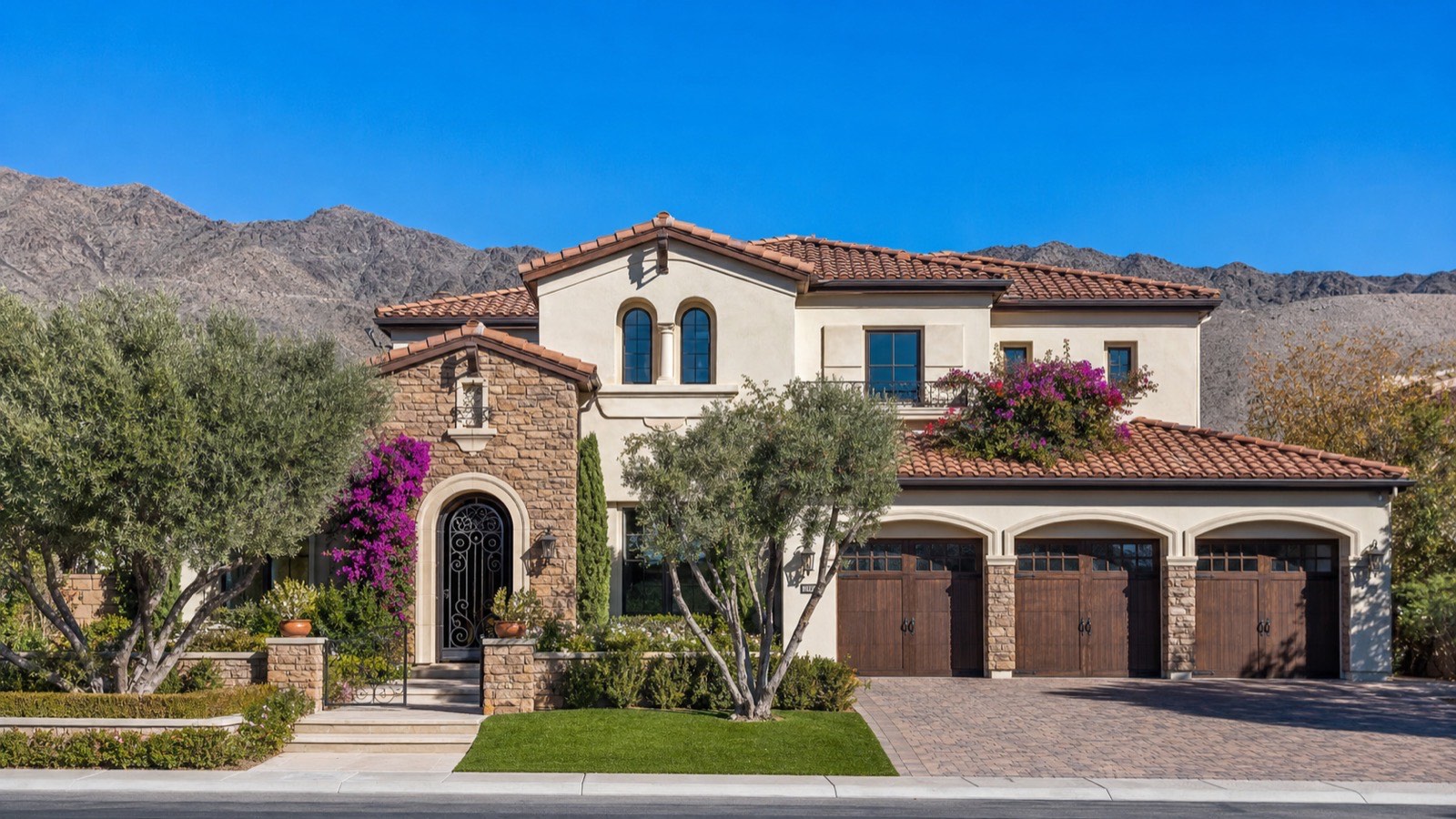 Henderson, Nevada home exterior at dusk, where a quarter-point move in mortgage rates changes a buyer's monthly payment by about $70